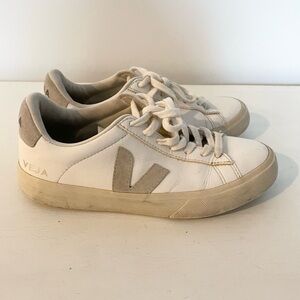 Size 8 Veja campo shoes